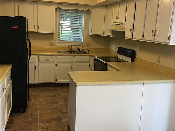 2nd image of 715 2nd Ave NE