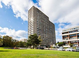 10 Sunny Glenway #2101, Toronto, ON M3C 2Z3