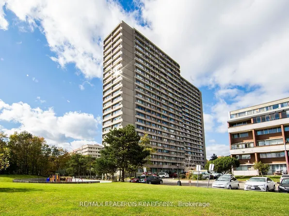 10 Sunny Glenway #2101, Toronto, ON M3C 2Z3