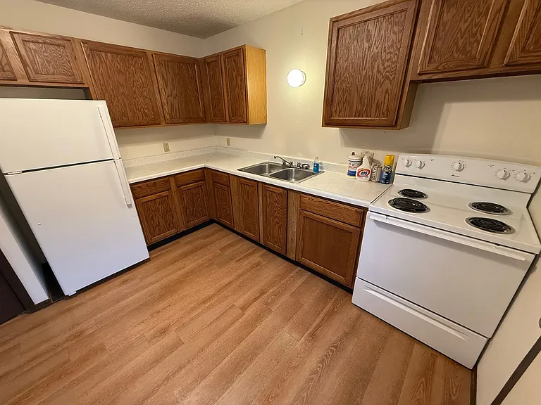 1145 Lancaster St — Photo 3