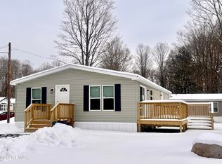 115 Middle Rd, Greentown, PA 18426