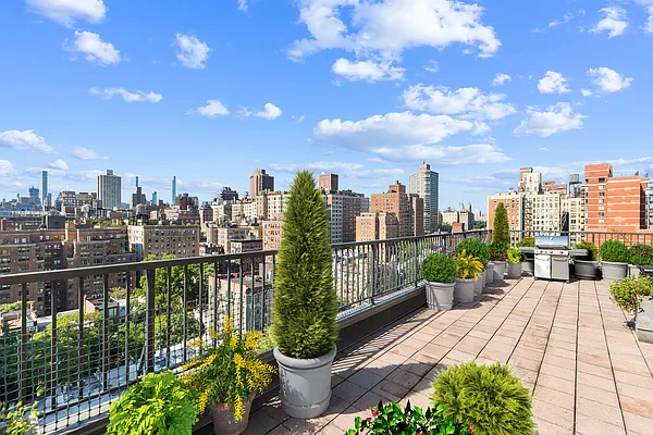 Sold by Compass | media 10