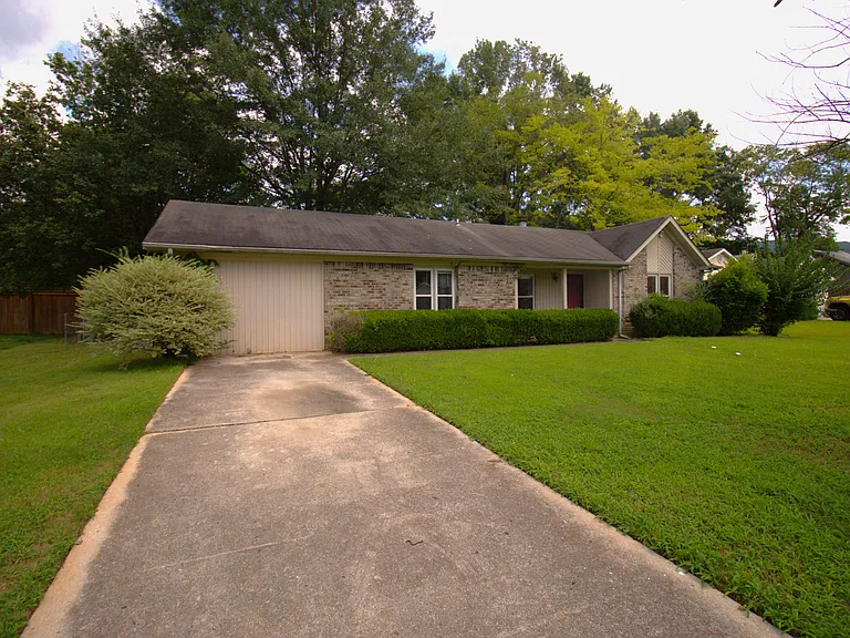 1025 Kinsey Dr SE — Photo 2
