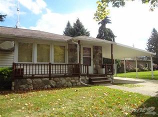 604 Forest Dr, Fenton, MI 48430
