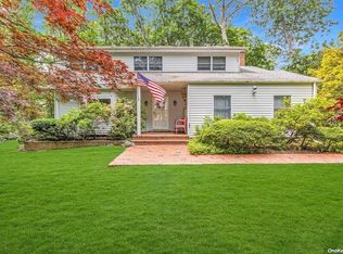 37 Legend Ln, Riverhead, NY
