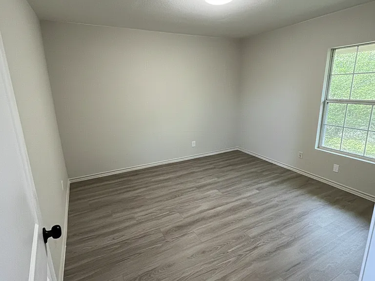 2445 Hudspeth Ave — Photo 8