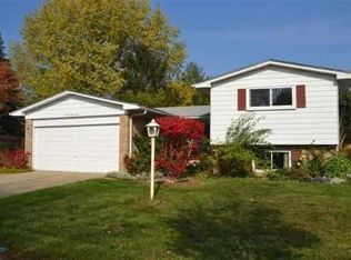 1557 Crimson Dr, Troy, MI 48083