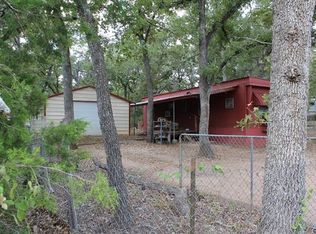 157 Arrowhead Dr, Smithville, TX 78957