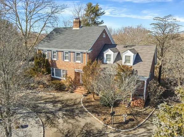 33 Woodhull Avenue, Riverhead, NY 11901