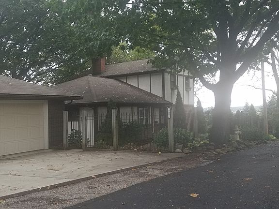 3rd image of 727 Lakewood Blvd