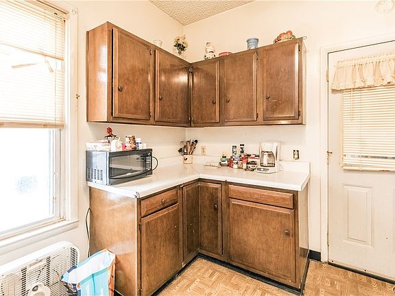 5th image of 820 Avery Ave