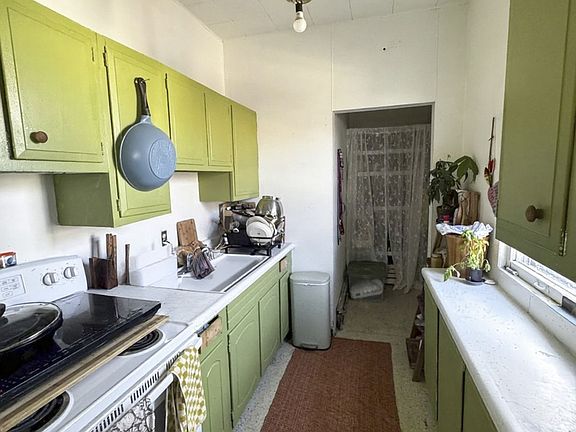 4th image of 607 N Merrill Ave
