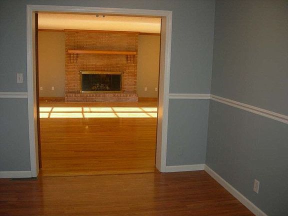 5th image of 2251 S Stratford Dr