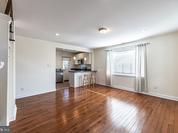 4th image of 301 Williams Dr