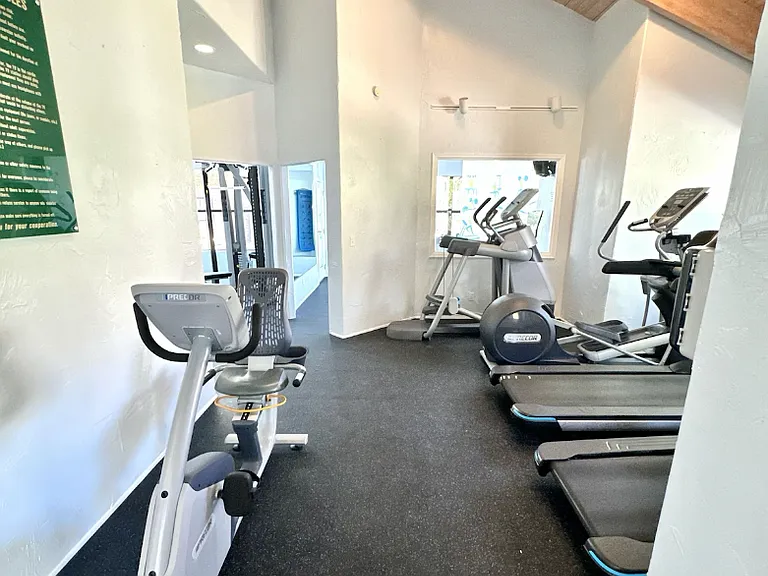 N Canyon Crest Dr — Photo 3