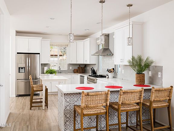 5th image of 4016 E OAK Street