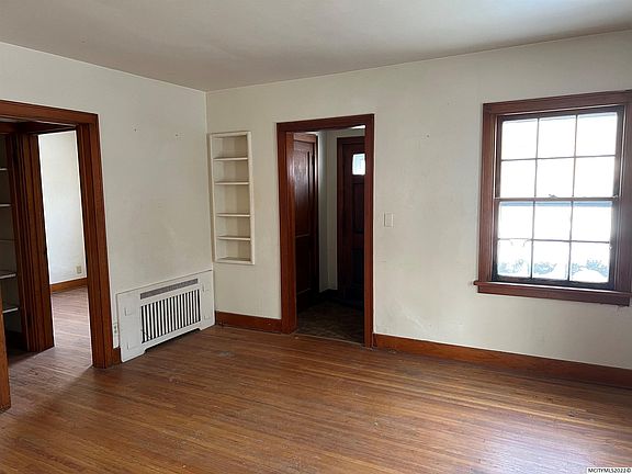3rd image of 727 15th Pl NE
