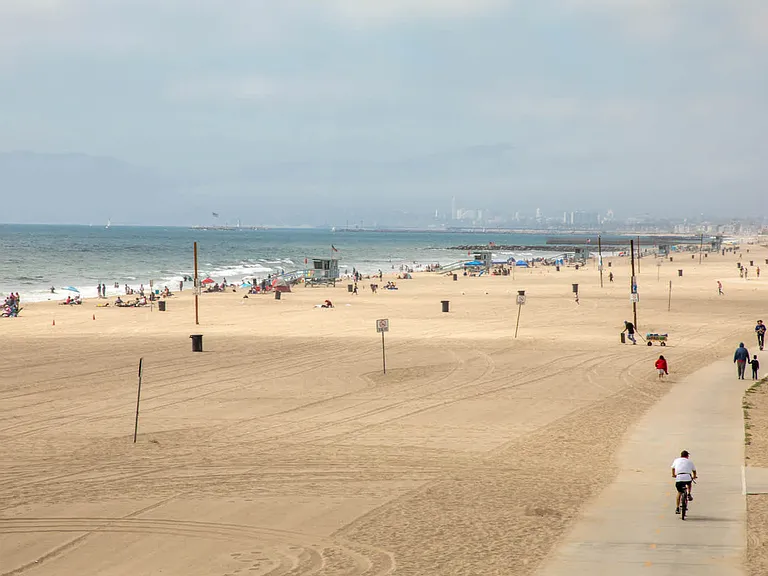 A short journey to Dockweiler Beach.