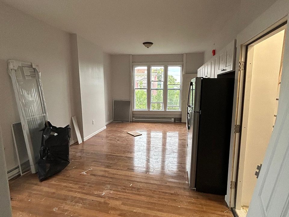 2nd image of 3278 6th Ave APT 1