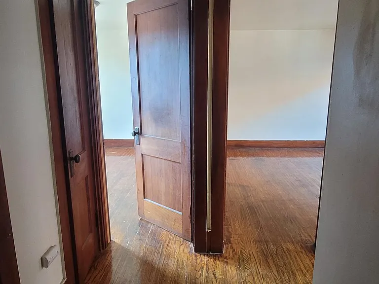 539 Parsells Ave #4 — Photo 6