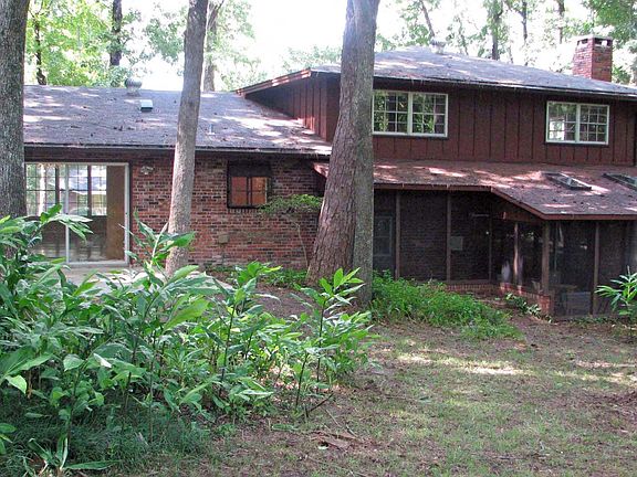 Private wooded back yard