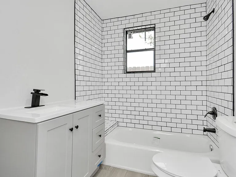 262 De Boll St — Photo 13
