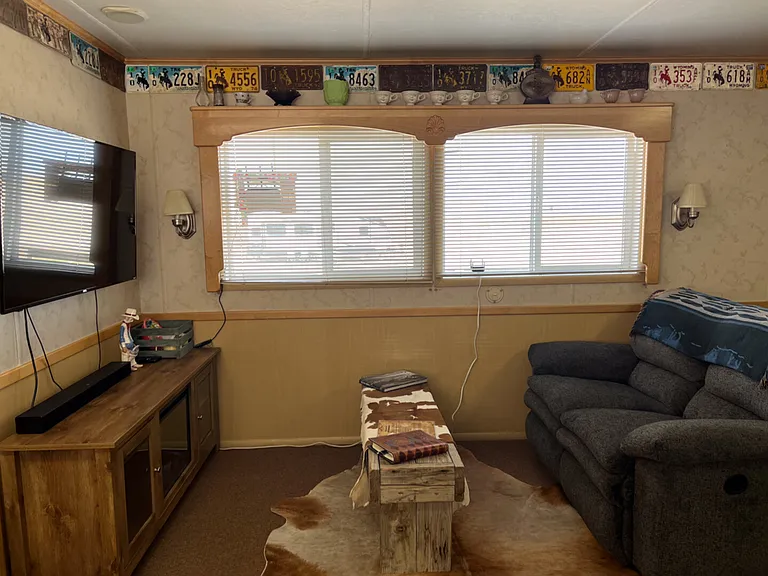 Eight Mile Rd — Photo 11
