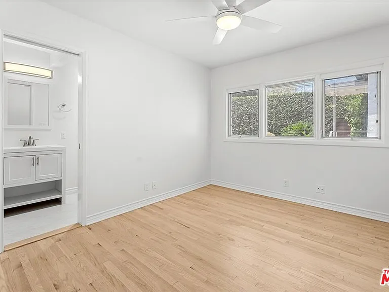 13207 Lake St — Photo 12