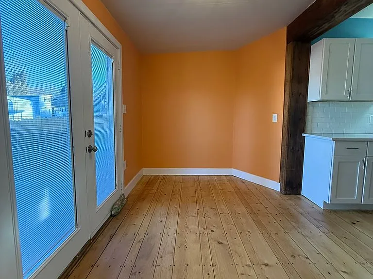960 Maple St — Photo 8