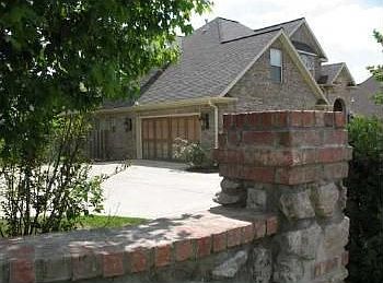 3rd image of 908 S Chambord Dr