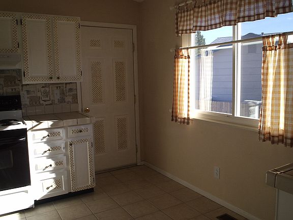 4th image of 5570 Descanso Cir E