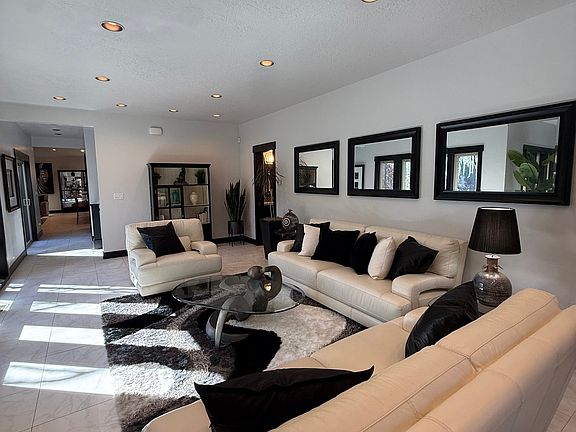 4th image of 145 W Carnesecca Ct