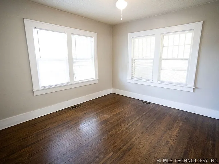 1147 S Florence Ave — Photo 50