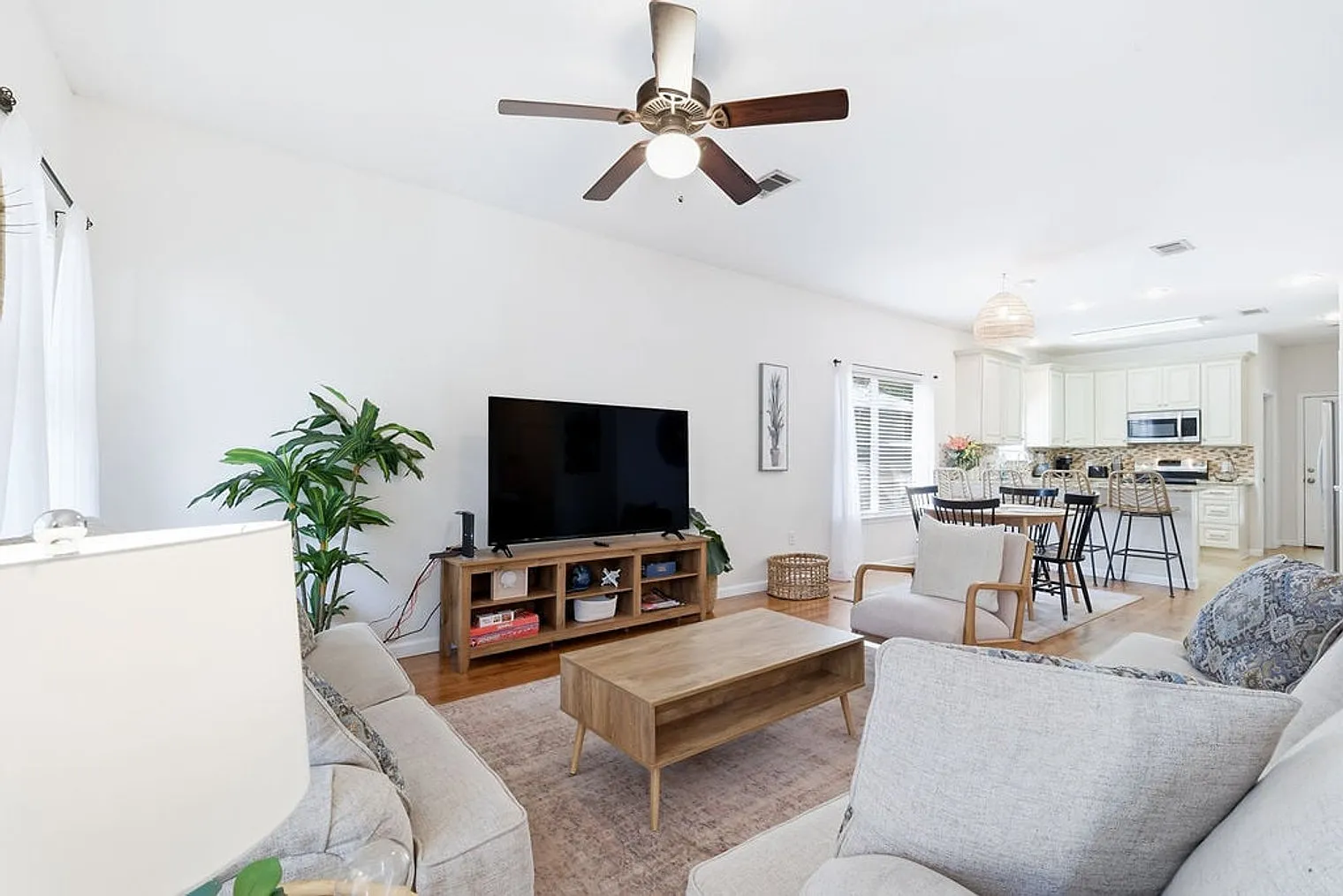 3 bed, 2.0 bath, 1334 sqft, $4,326 — Photo 1