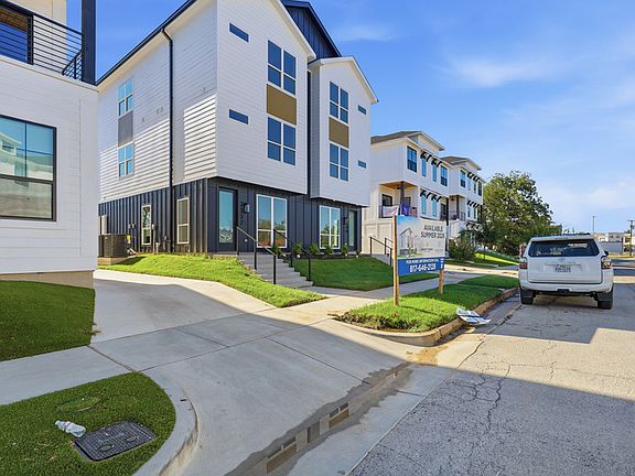 2nd image of 2337 Benbrook Blvd