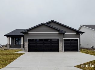 9640 Thorton Dr, Johnston, IA 50131