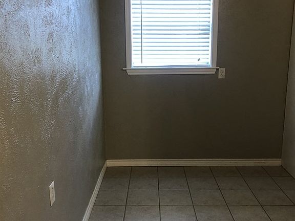 4th image of 1302 Herring Ave