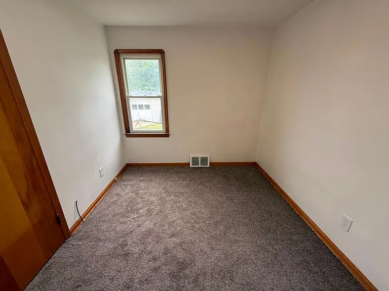 16011 Maplewood Ave — Photo 15