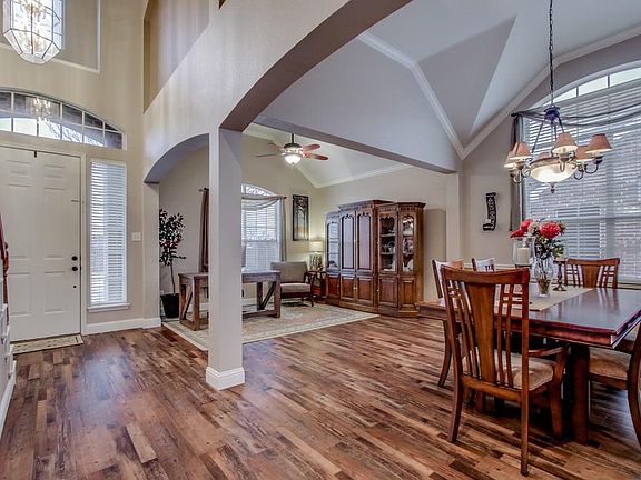3rd image of 5813 Southmoor Ln