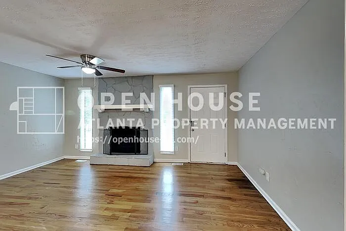 3 bed, 2.0 bath, 1352 sqft, $1,840 — Photo 3