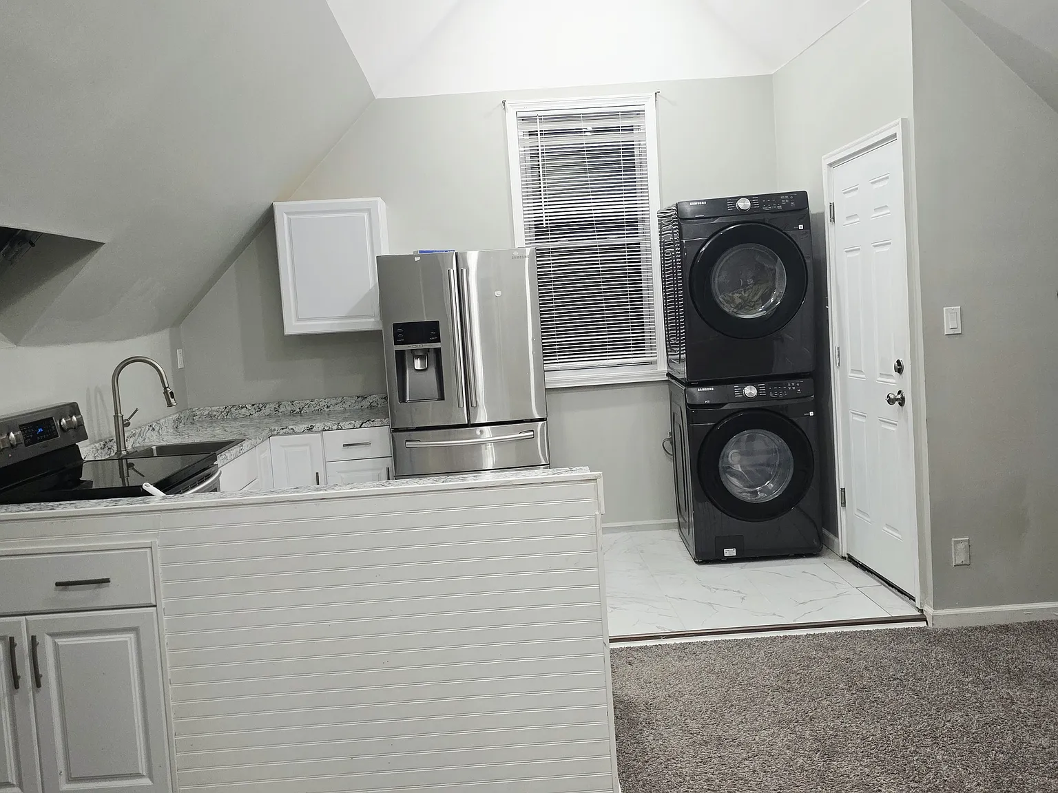 202 Woodlawn Ter — Photo 2