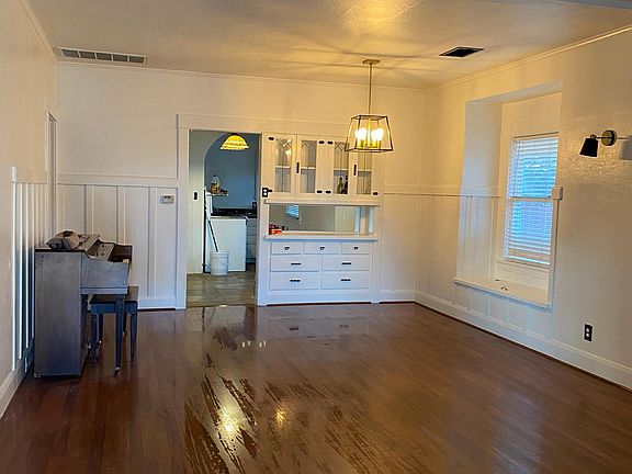 2nd image of 857 E Washington Blvd