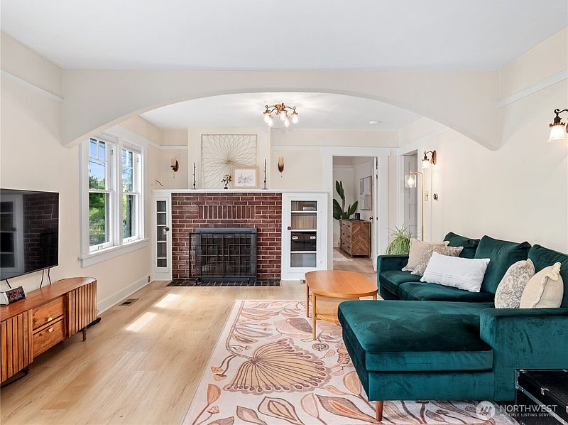5th image of 9701 Roosevelt Way NE
