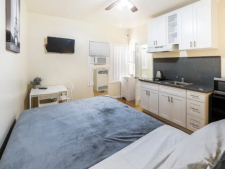 Soto Rose Apartments — Photo 34