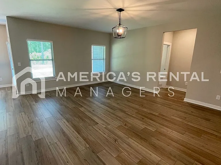 459 Troubadour Ln — Photo 4