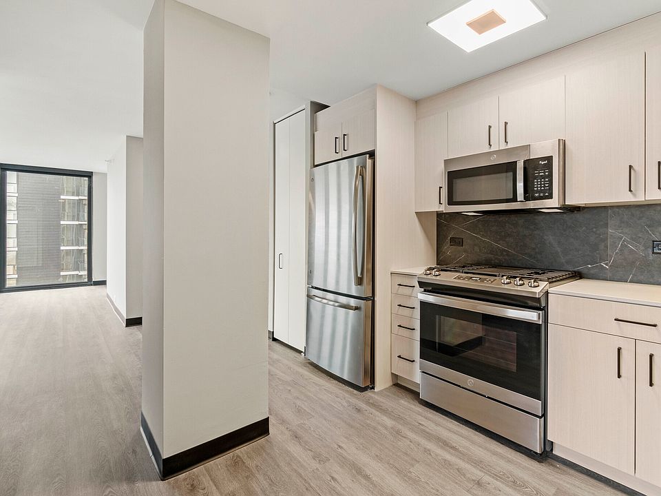 1st image of 1922 W Ogden Ave #2/2