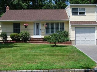 19 Quebec Dr, Huntington Station, NY 11746