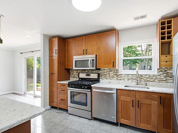 5th image of 3 Karnell Ct