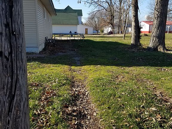 Drive along side of house 