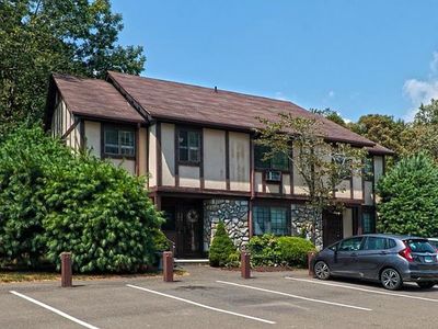 202 Foxwood Ln #202, Milford, CT, 06461
